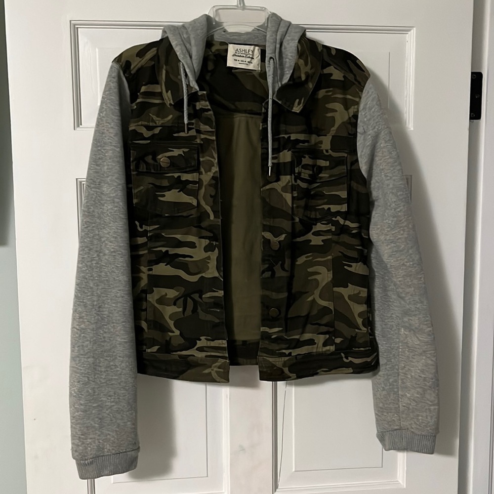 Camo button down coat - Picture 1 of 4